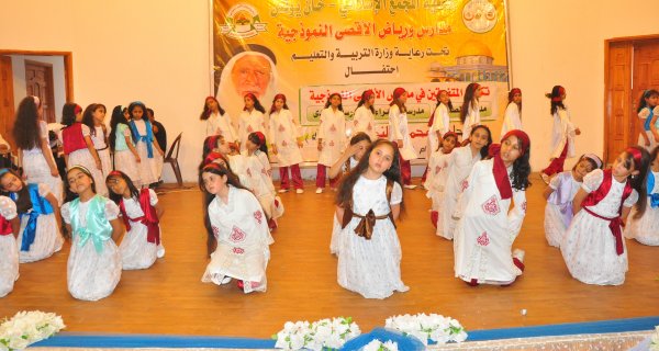 تكريم المتفوقين من مدراس ورياض الأقصى النموذجية2012