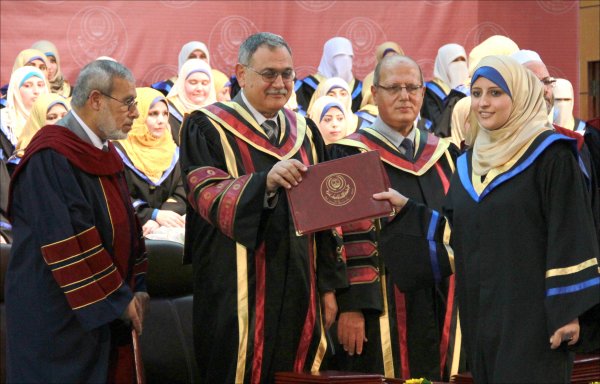 تخرج الطالبة ألاء بهاء جمال أبوشعبان في الجامعة الإسلامية بغزة