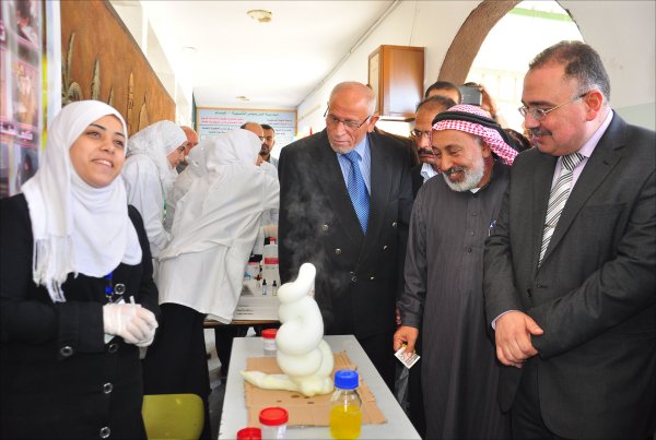 مديرية التربية والتعليم بخان يونس تفتتح المعرض العلمي المركزي للتجارب المخبرية