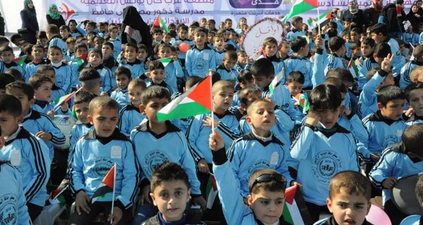  خان يونس- مدى العرب ترعى مهرجان لتكريم أوائل الطلبة 