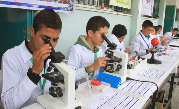 تعليم خان يونس يفتتح المعرض العلمي المركزي الثاني للتجارب العلمية