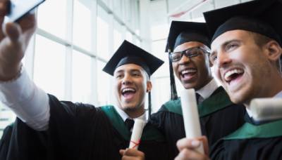 منح أ. كرم عمار فؤاد حمدان ملاحي بدوي أحمد إبراهيم(بدوي) الأغا درجة البكالوريوس