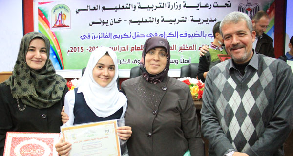 تعليم خان يونس يكرم الفائزين بمسابقة أصدقاء المختبر العلمي 4