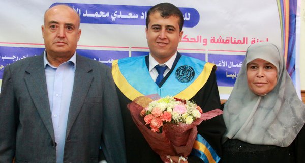 حصول الباحث إياد سعدي محمد الأغا على درجة الماجستير