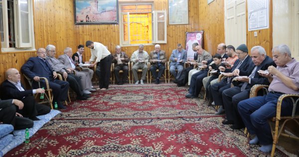 تقديم التهاني للسيد أبوراني بسام الأغا بمناسبة الحفيد الجديد 