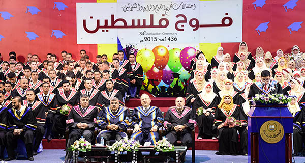 تخرج كوكبة جديدة في كلية الهندسة والتجارة بالجامعة الإسلامية