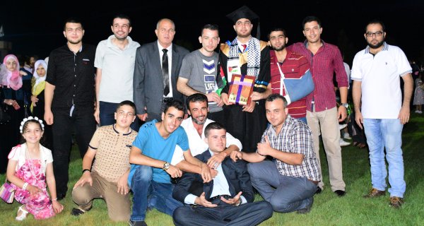 (جديد) جامعة القدس المفتوحة تخرج دفعة من ابناء العائلة 