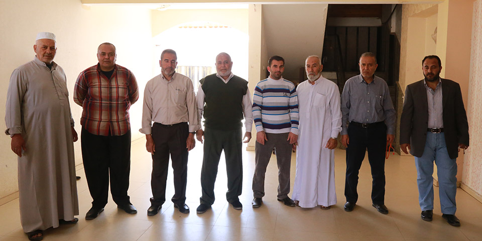 تناول طعام الغداء بمناسبة حفل زفاف الانسة غدير زياد  الأغا