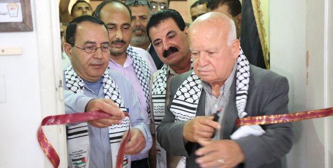 د. زكريا يفتتح معرض للصور حول القضية الفلسطينية