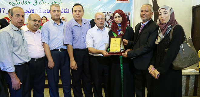 خان يونس- مديرية التربية والتعليم تكرم أوائل الطلبة