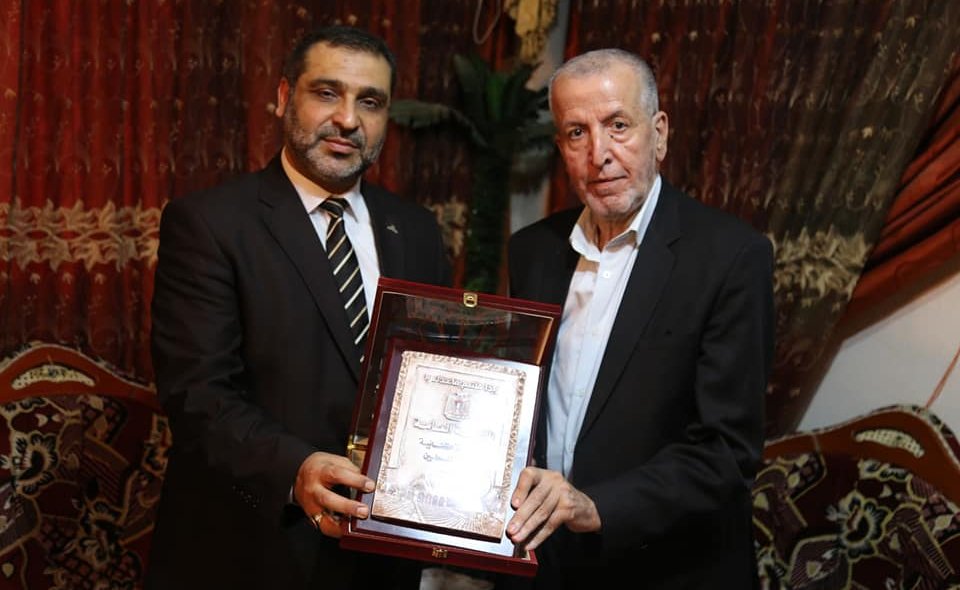 النائب العام ضياء المدهون يكرم قاضي العليا عبد الفتاح الأغا