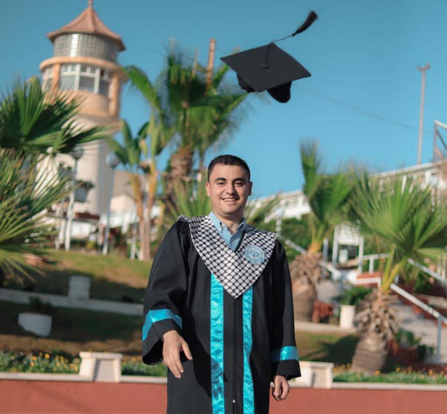 منح أ. سعيد إيهاب عبدالمعطي سعيد عثمان الأغا درجة البكالوريوس