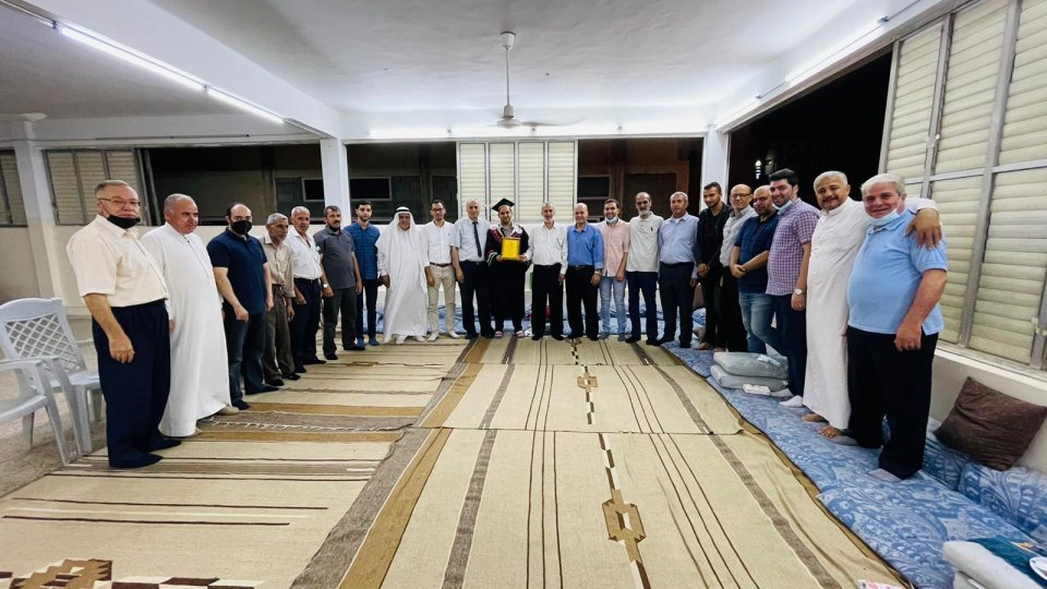 عائلتي عائلة العز والفخار بقلم أحمد محمد الأغا