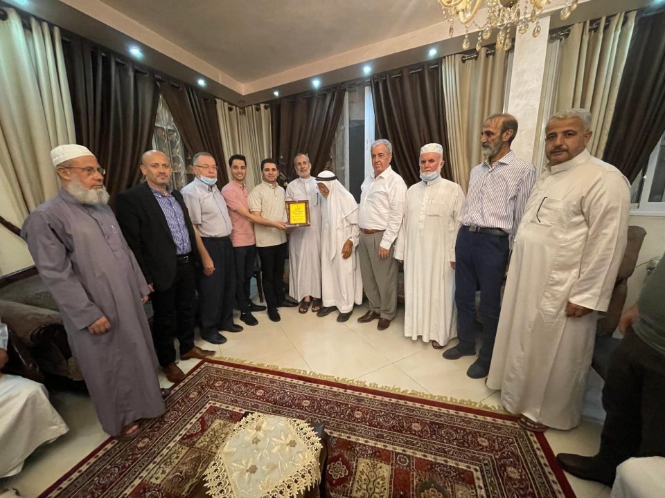 عائلة الاغا تهنئ الاستاذ ابوعوني رأفت عوني الاغا بتخرج أنجاله