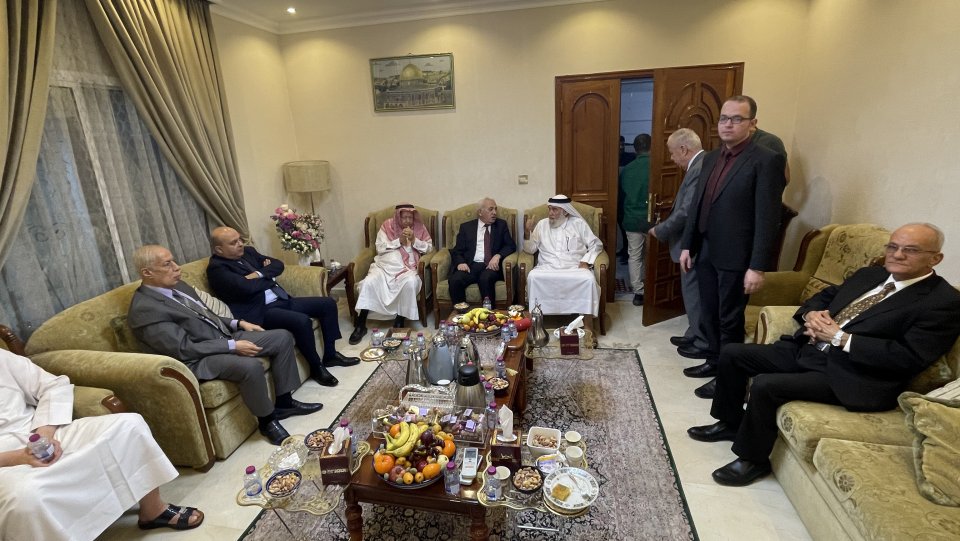 جلسة العيد في قطر في منزل د. يحيى الاغا