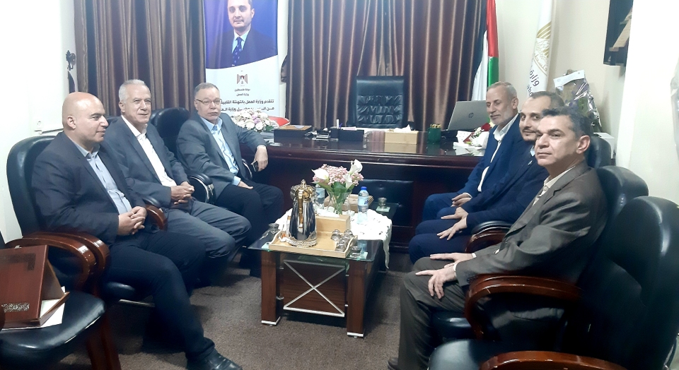 وفد من عائلة الأغا يزور سعادة وكيل وزارة العمل