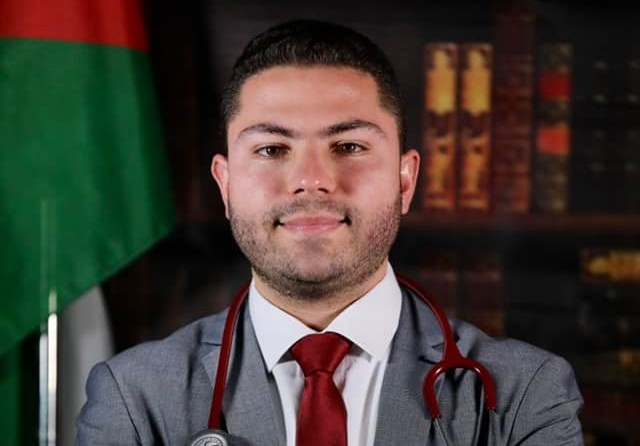منح الدكتور عثمان عاطف عثمان يوسف الأغا درجة البكالوريوس