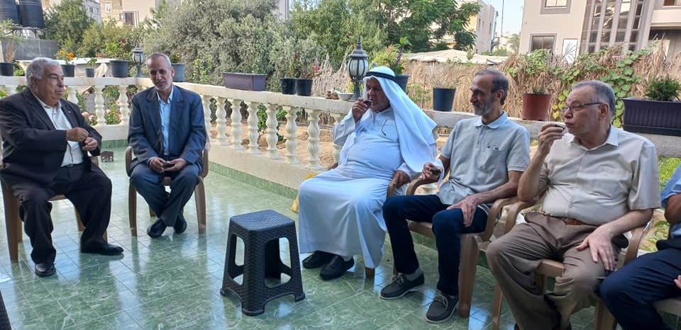 وفد من عائلة الأغا يزور سعادة محافظ خان يونس الدكتور أحمد الشيبي، بمناسبة عيد الأضحى المبارك