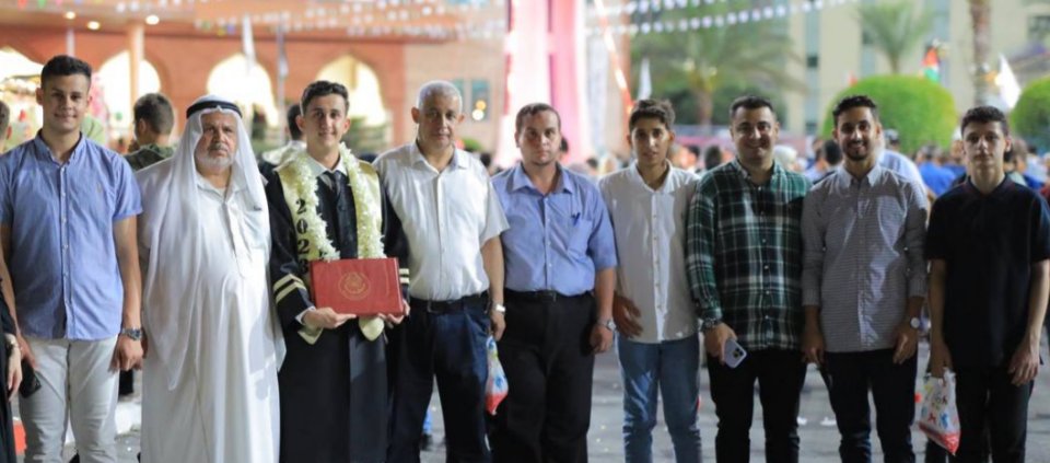 منح أ. خالد محمد عبدالمعطي سعيد عثمان الأغا درجة البكالوريوس