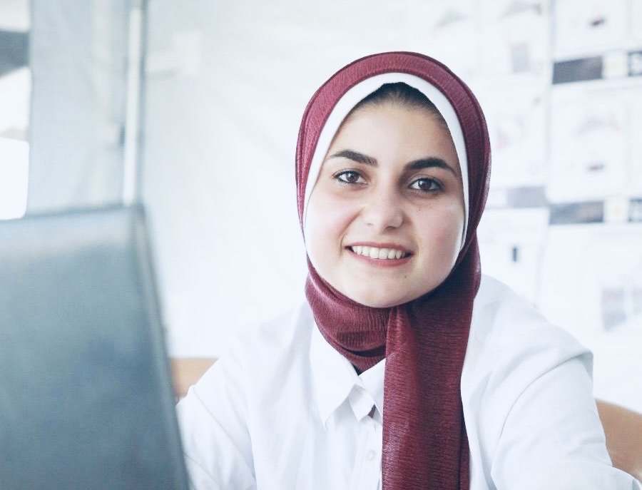 منح أ. أميرة رياض هاشم يوسف سعيد غانم الأغا درجة البكالوريوس